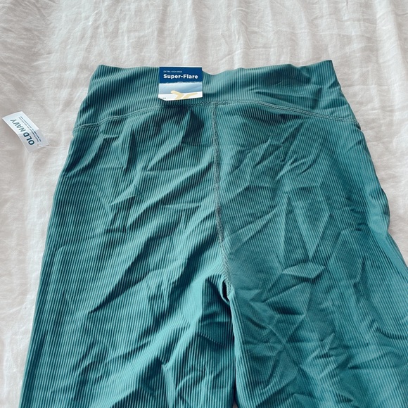 GREEN FLARE LEGGINGS - Picture 5 of 5